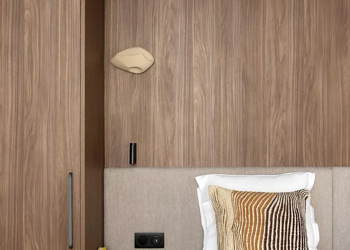 Luxury 2p - Monceau 8th *